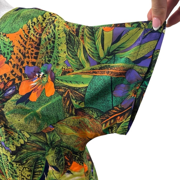 Vintage Nicola Brand Jungle Print Short Sleeve Blouse Size Medium - Picture 3 of 10